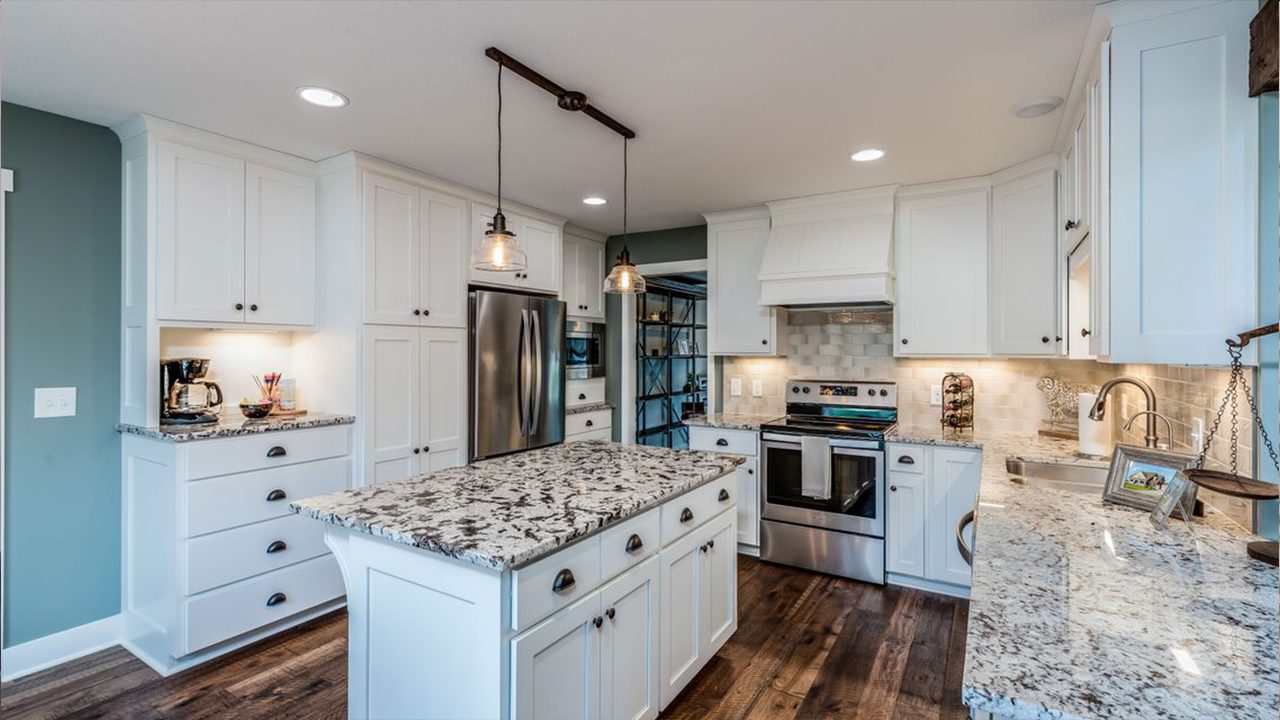 Virtual tour image of the Madison II kitchen.